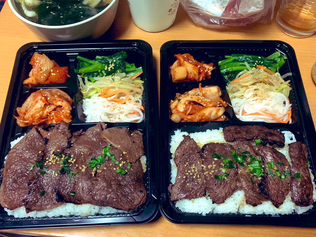 おオはしさつキ 地元の好きな焼肉屋さん 紋次郎 がテイクアウトのお弁当はじめてたから 今日はお和牛焼肉 弁当とハラミ弁当 ワカメスープも作って 付け合わせのナムルも新鮮でほんと美味しい 持ち帰りメニュー 焼肉ラストランって書いてある いや
