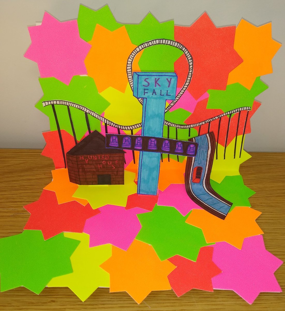 m__streeter's tweet photo. Lauren's 3D theme park for 'Scream Machine' topic and Eloise's 3D dinosaur picture for 'Dinosaurs' topic @Manorcroft https://t.co/48hbSiN7ku
