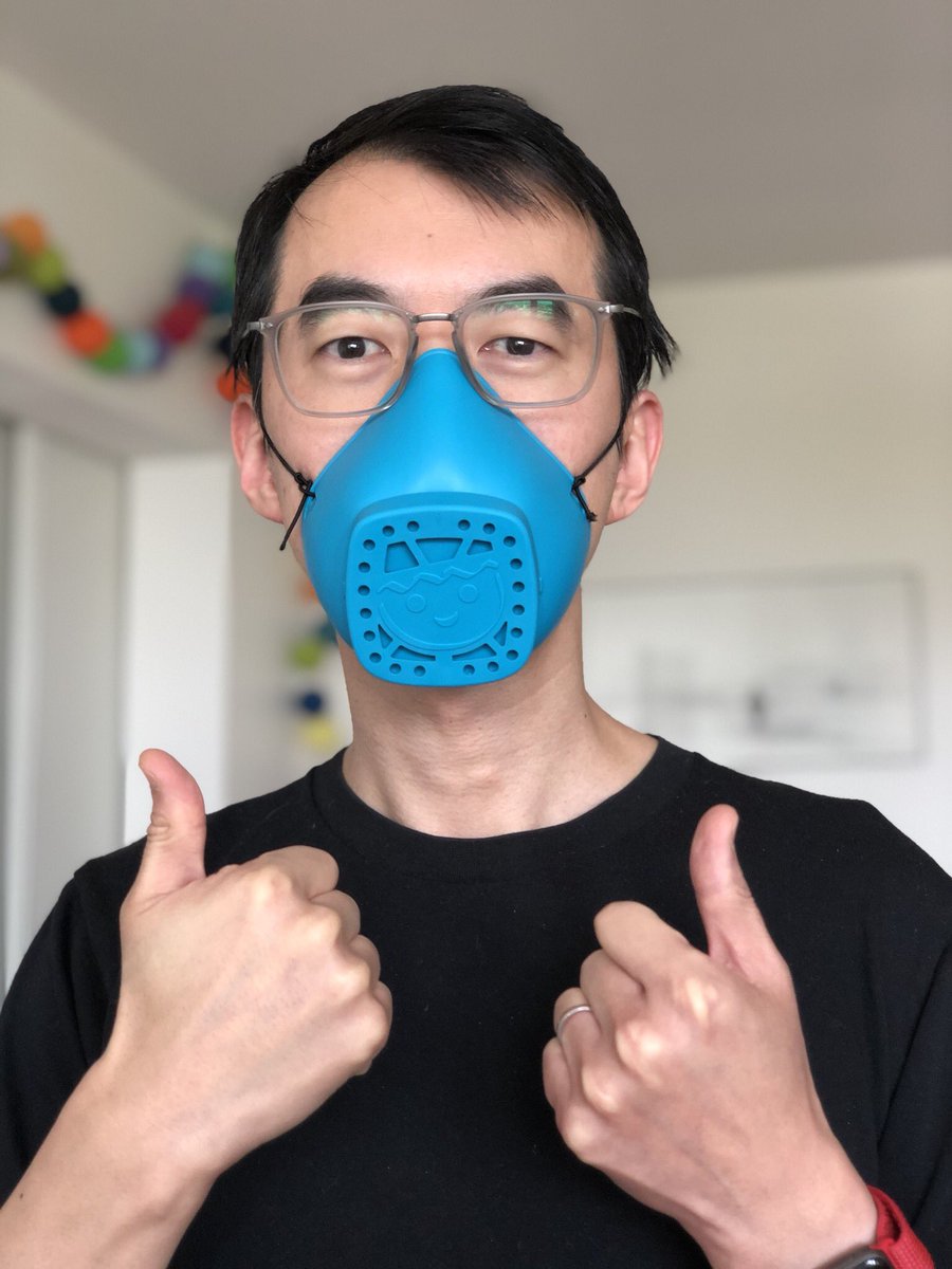HisauxJoue's tweet photo. J’ai reçu le masque #Playmobil (en avant les histoires) en plastique souple lavable à l’eau savonneuse. 
Pour l’instant (essayage / forme / maintient...) il est top ! https://t.co/Yh6zE5hiG1