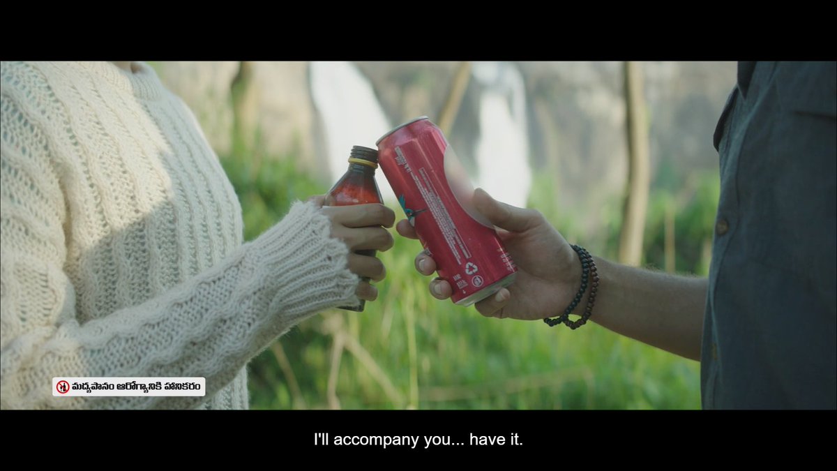 I liked the eloquence of the director, especially when Bobby says cheers with his Coke tin. (pic 2). Bobby, who is now transformed, gives the same medicine to traumatized Lilly. Air on the face, Heights, Greens all the sides, And Yeah, I'm talking about nature.