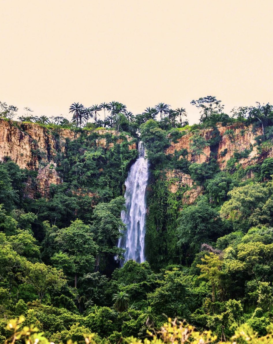 Owu Waterfall, Kwara Located in Kwara State, Owu Waterfall is one of the tallest waterfalls in West Africa at a height of 120 meters with a 330 feet drop into an ice-cold pool below. It is one of Nigeria’s natural wonders as its existence is said to be untraceable.