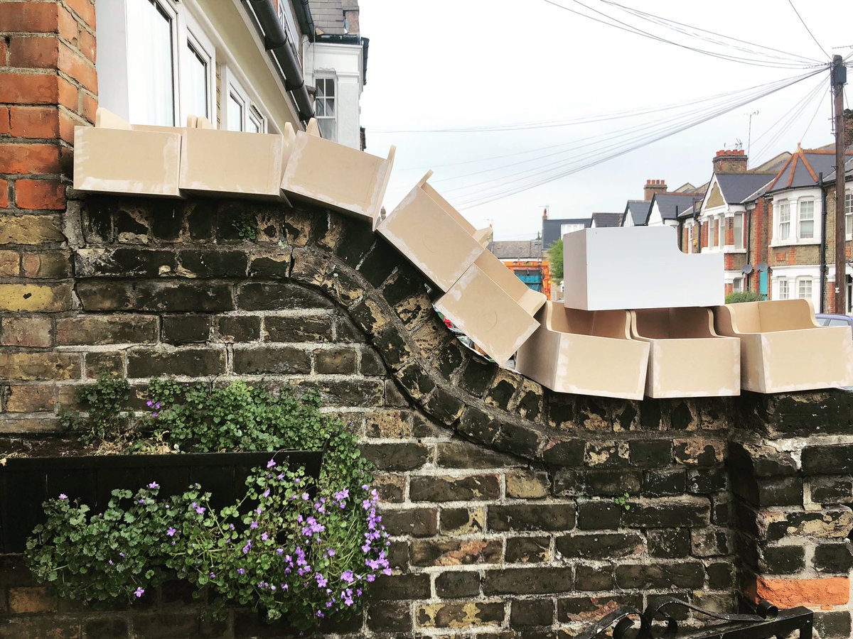jnanagarbha's tweet image. Sanding down ready to start priming, and enjoying the way my garden wall nearly matches the curve on the boxes 
#recordboxes