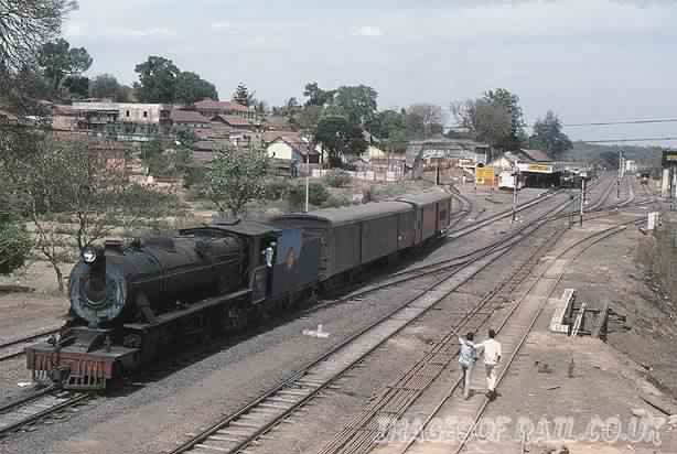 HubballiRailway's tweet photo. Londa Junction
Hubballi Division
South Western Railway

#Indian #Railway #History #Heritage
#Steam #Locomotive #Meterguage #Hubli #Hubballi #Londa #SWR https://t.co/kFq9BHtie9