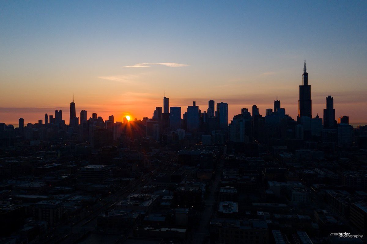 The last Monday sunrise of the year, I mean, the month of April 2020.  #weather #ilwx #chicago #news #sunrise