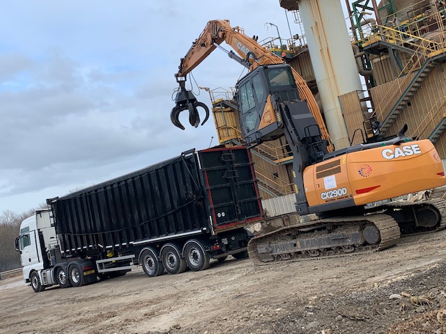eurodemolition's tweet photo. Thanks to C J Pettitt Transport for the Steel Tipping trailer at short notice. Looking good! #SafetyFirst #SCRAP #trailer #tippertrailer #caseconstructionequipment #MANtrucks #commercialvehicles #scrapgrab #Steelscrap #Heavyhaulage #materials #recycling #Logistics #eurodemolition https://t.co/eJqAKYhyc2