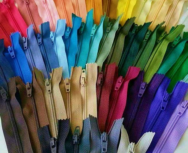 PipsCraftStore's tweet photo. New Arrivals:
After lots of requests we're now stocking zips and have a huge range of colours and sizes available.
Prices start at only 33p each when purchasing a pack of 10 closed end nylon zips. 😍
https://t.co/qSMhST9YgX https://t.co/PHLvR2Iq97