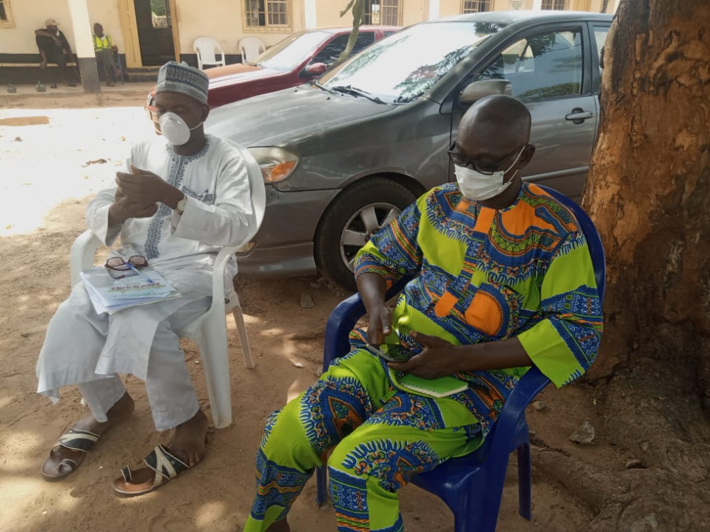 LgKaduna's tweet photo. The Executive Chairman Kaduna North Local Government, Hon. Saleh Shuaibu is chairing a stakeholders meeting on #COVID19 at Zakari Isa Memorial PHC, this is in an effort to curb &amp; prevent the community of Kaduna North LG from the global pandemic.

#StayHome #StaySafe
27/04/2020 https://t.co/XzbMb8Yj5s