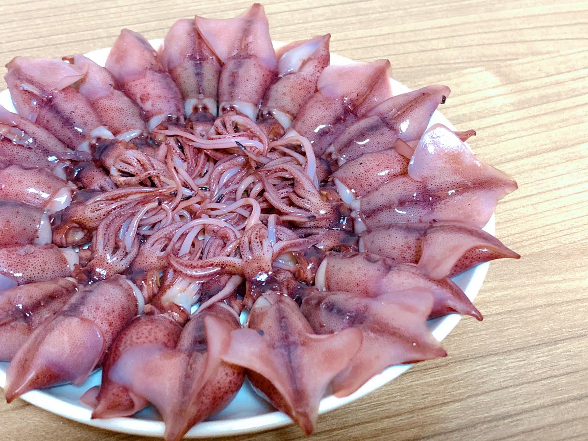 みほ ちまちまホタルイカの目をとってこまこまと並べた結果 なにこれ気持ち悪い みほ ちまちまホタルイカの目をとってこまこまと並べた結果 なにこれ気持ち悪い