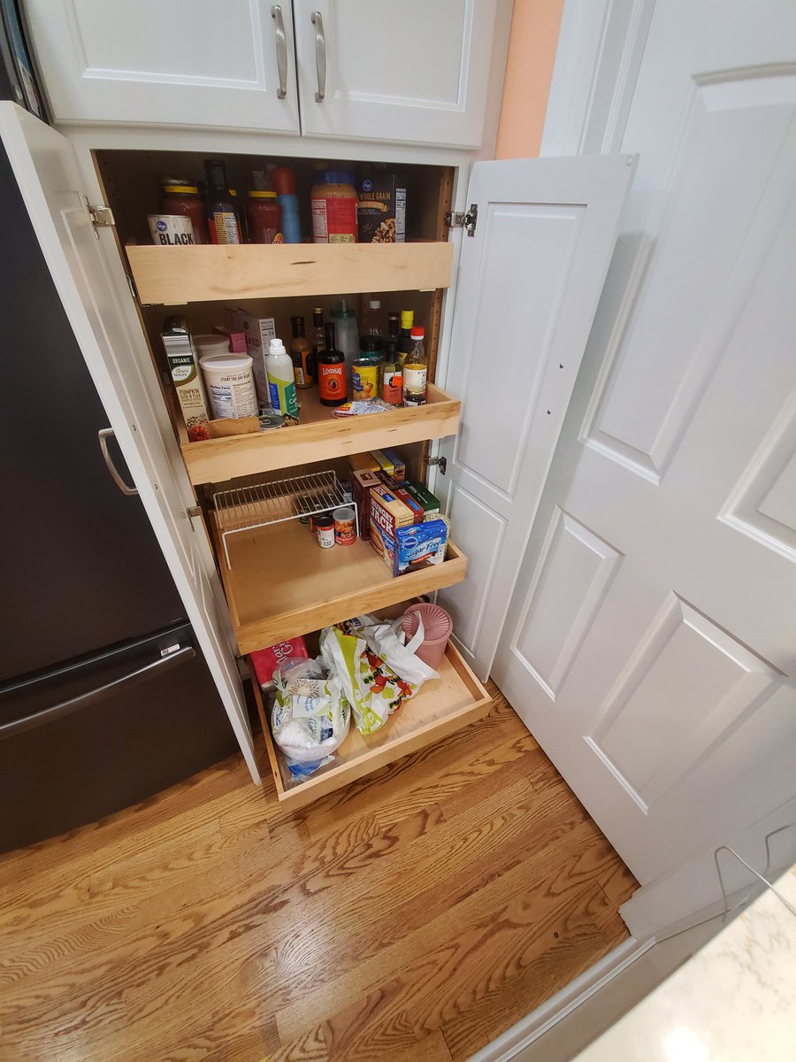 LeoLantz's tweet photo. Wellborn Cabinet has kitchen storage options that are convenient and maximize capacity. https://t.co/bFD2iS0pLM