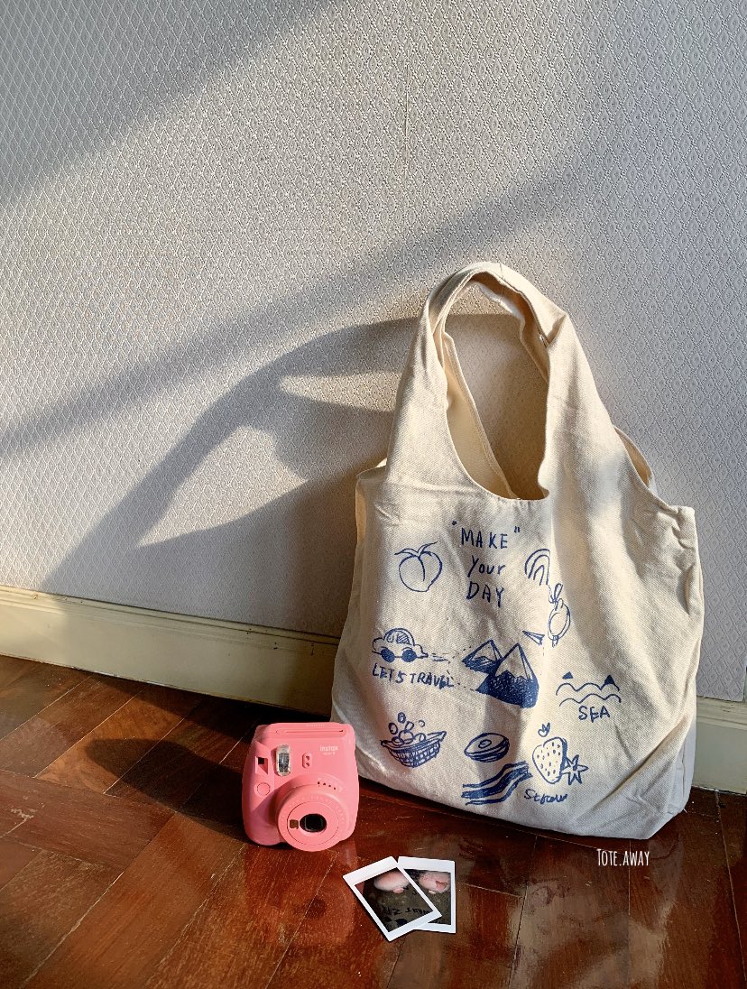 toteawaybkk's tweet photo. Let our tote bag “Make Your Day” 💙 #TAW030
กระเป๋าผ้าน้องใหม่ที่พกความน่ารักมุ้งมิ้งพร้อมกับข้อความน่ารักๆ🥰 ใครชอบรุ่นนี้รีบจัดเลย สะพายไปเรียน สะพายไปเที่ยว น้องเอาอยู่จ้าา พี่ล่ะเอาอยู่มั้ยย🤣
Price: 250B #ส่งฟรี นะจ้าาา #พร้อมส่ง https://t.co/ZkNloD2DUN