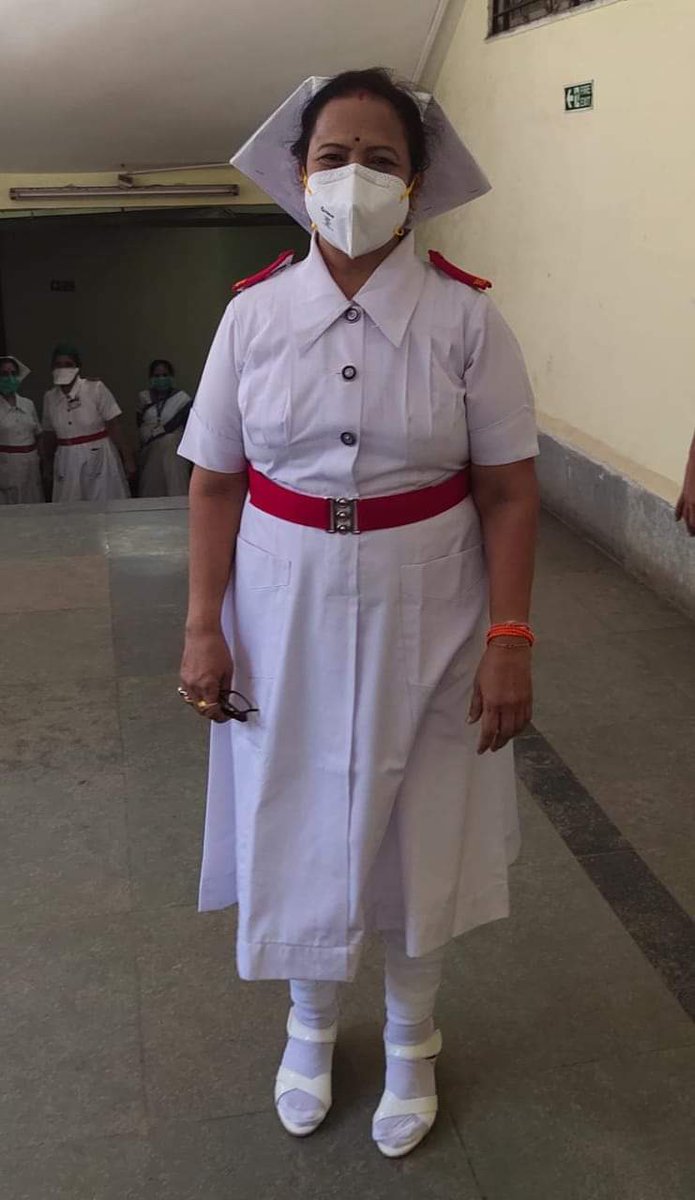 MayuSarmalkar's tweet photo. कौतुकास्पद ! कोरोनाग्रस्त रुग्णांची सेवा करण्यासाठी मुंबई मनपाच्या महापौर सौ. किशोरीताई पेडणेकर कोवीड योद्धा झाल्या आहेत. परिचारिकेचे शिक्षण पूर्ण केले असल्याने आपल्या अनुभवाचा उपयोग करत त्या मुंबईकरांच्या सेवेसाठी सज्ज झाल्या आहेत. किशोरी ताईंचे आभार! @KishoriPednekar https://t.co/r7TNJVl9HC