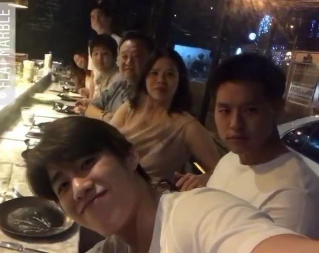 ireen_0063's tweet photo. มันจะมีหรอวะเพื่อนที่ไม่ได้อยู่รรเดียว��ัน เรียนคนละชั้นปี สอบเข้ามหาลัยคนละที่ บ้านห่างกันเป็นโยชน์ แต่คอยมาเจอกันทุกอาทิตย์ พาไปทำความรู้จักกับแก๊งเพื่อนตัวเอง พาไปแนะนำกับครอบครัว ไปอ่านหนังสือด้วยกันทั้งๆที่เรียนคนละคณะ พาอีกคนเข้าไปในโลกของตัวเองได้ขนาดนี้มันเพื่อนได้จิงอ่อวะ https://t.co/h8LLAbqtxN