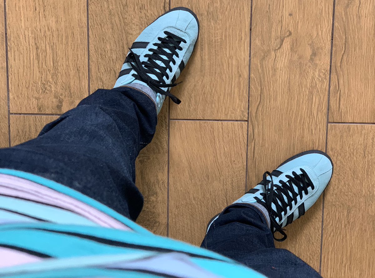 ASBofSOUTHSEA's tweet photo. Aqua Topangas needed a clean up. Well worn, that have faded. OG laces showed that so had to flip to black. 😬👍🏻 https://t.co/jMujf1sp62