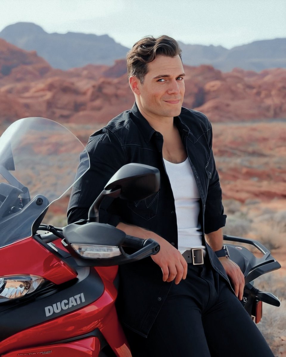 Henry Cavill as art : a thread