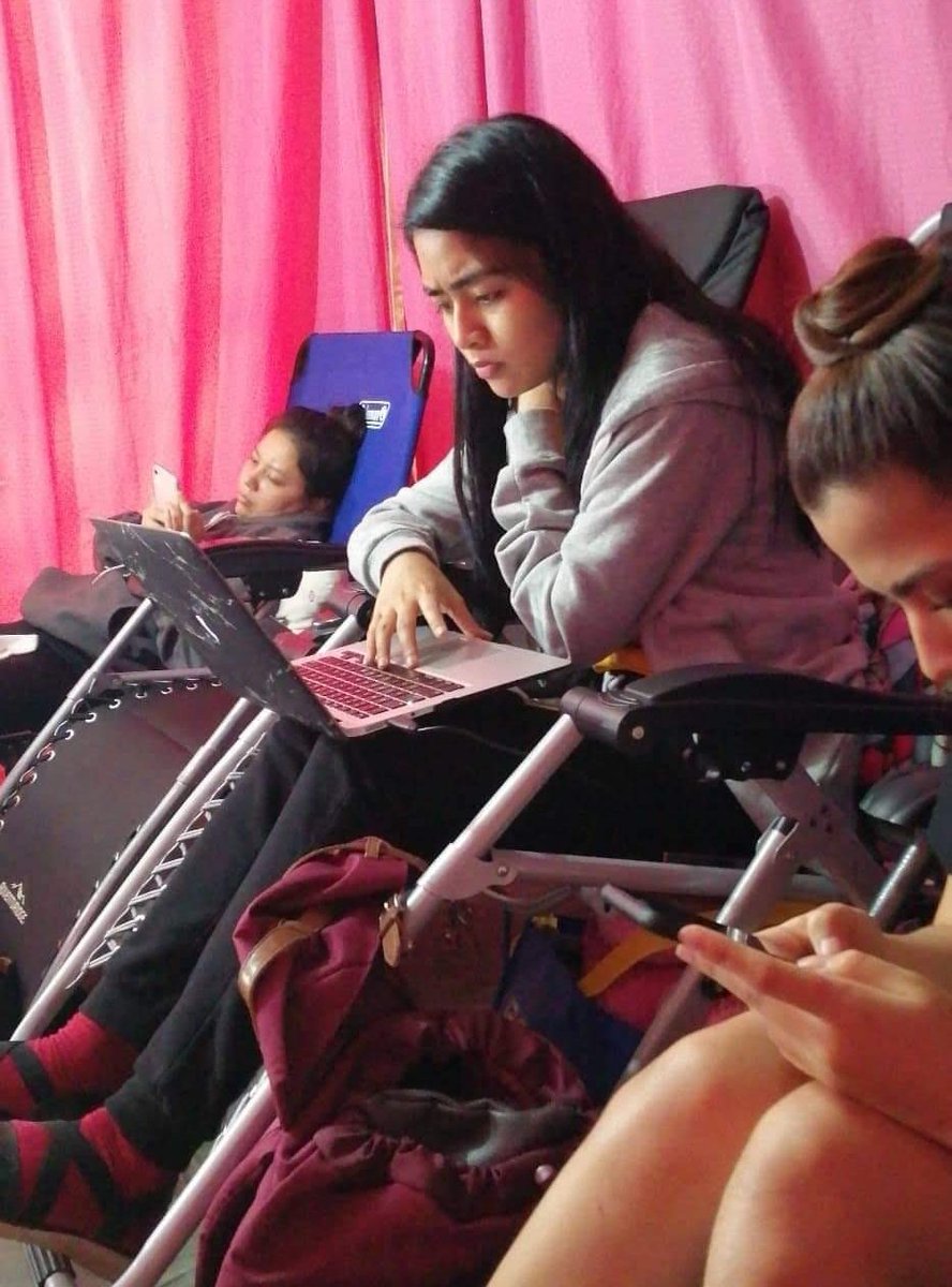 VivoreeU's tweet photo. Congratulations, @vivoree! Kahit may taping nag-aaral ka pa rin para lang mameet yung mga deadlines ng submission. We're so proud of you and we're always here to support you! ❤ https://t.co/X0Bx46dd4r