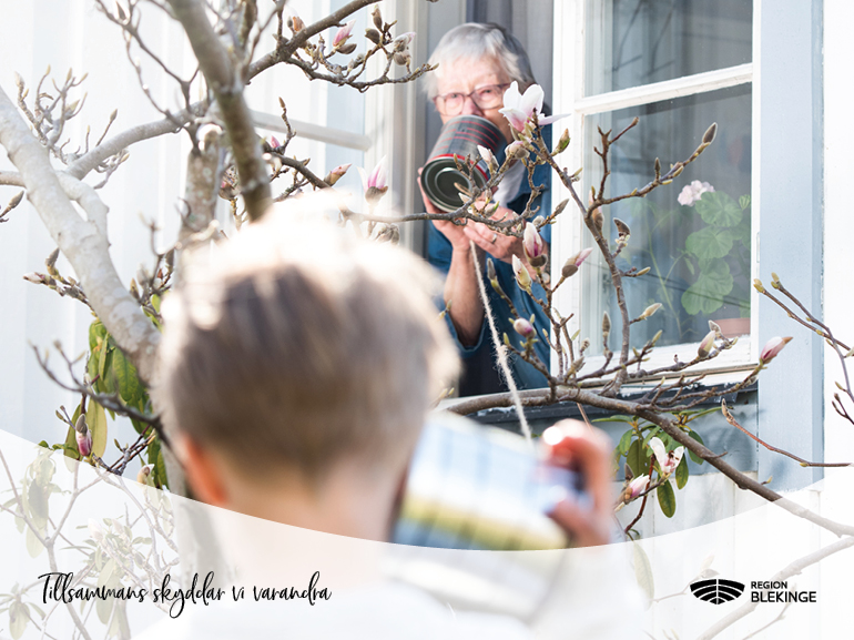 RegionBlekinge's tweet photo. Region Blekinge drar nu igång informationskampanjen Tillsammans skyddar vi varandra. Kända och okända personer som bor i Blekinge hjälper till att sprida det viktiga budskapet. #regionblekinge https://t.co/8TXAdOLYOI https://t.co/BZeeXbwRTi