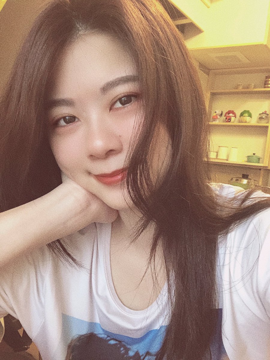 Raina C On Twitter 曬一下我的新髮色 松果灰棕總之就是一個無感的顏色 但至少我的布丁不見了 我根本泡泡染達人