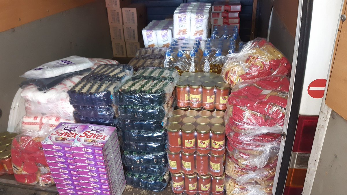 ROMACT_EC_CoE's tweet image. 18 000 BGN collected &amp;amp; 1 000 food packages distributed

Thanks to donations made by Bulgarians from all over &amp;amp; mobilisation of #RomaEU community action group , 6 actions were organised within a month to support 500 families in need in #Peshtera 🇧🇬 
#COVID19 #COVID19peopleinaction