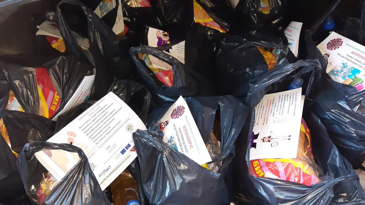 ROMACT_EC_CoE's tweet image. 18 000 BGN collected &amp;amp; 1 000 food packages distributed

Thanks to donations made by Bulgarians from all over &amp;amp; mobilisation of #RomaEU community action group , 6 actions were organised within a month to support 500 families in need in #Peshtera 🇧🇬 
#COVID19 #COVID19peopleinaction