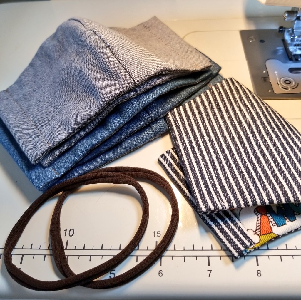 Mashiro マスク作っています マスクの布はなんでもいいんです サイズが合わない洋服にデニム ワイシャツやハンカチ等 ゴムはヘアゴムやもう履かないタイツでok 赤ちゃん用のガーゼハンカチや滅菌ガーゼ等は使わないで そして手芸店や100均には行か