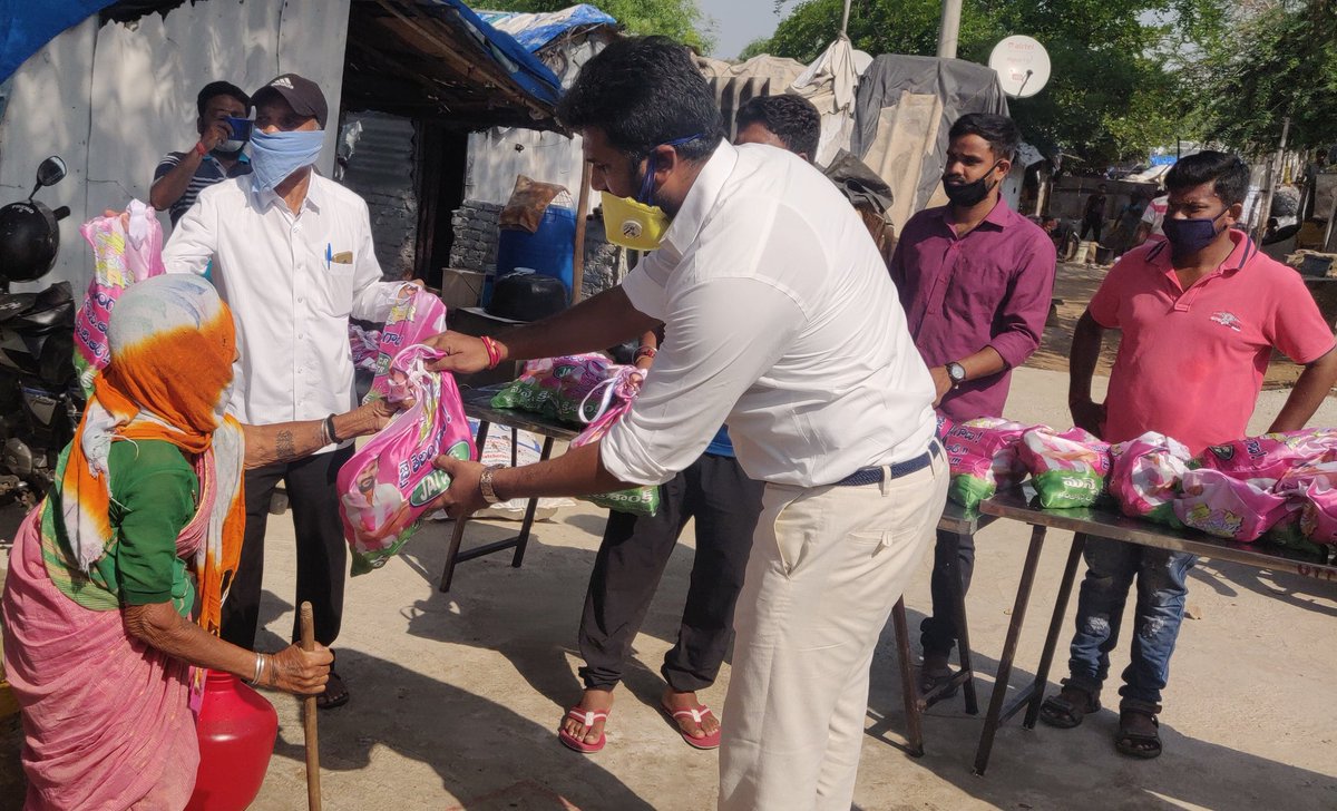 Krishank_BRS's tweet photo. Celebrating #20YearsOfTRS ,
distributed yesterday, today Essentials to 450 families of party members in several booths of Cantonment
#Lockdown #Corona #coronavirus is fight we are all facing together and we shall overcome every crisis under able leadership of our beloved #KCR https://t.co/I1tN8wsa5K