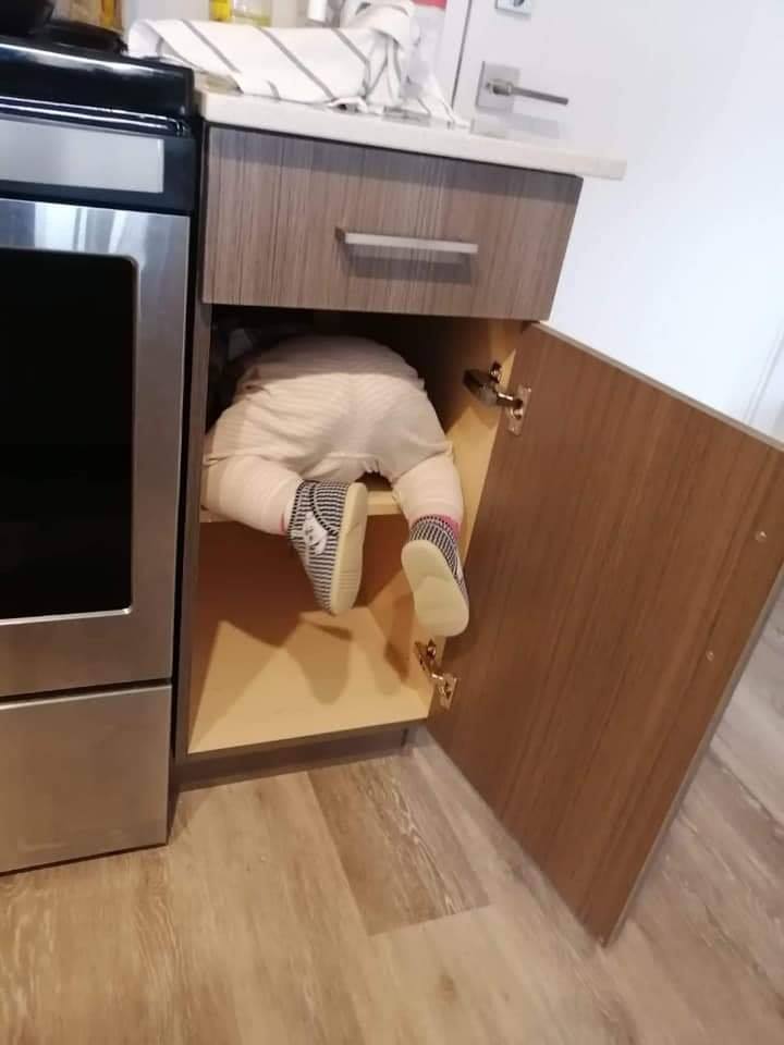 Гол нь юу хайгаад байгаагаа ердөө хэлэхгүй байгаа байхгүй юу...😘😘😘