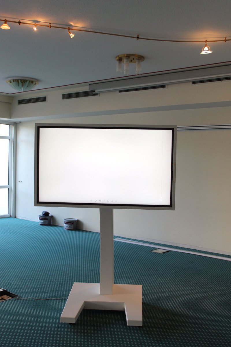 Pünktlich zum Wochenstart dürfen wir Ihnen einen Neuzugang in unserem Tagungs-Team vorstellen: unsere digitale Flipchart mit 55 Zoll heißt Sie ♥️-lich Willkommen ✨ Bei uns wird Ihre Tagung zum Erlebnis – wir hoffen, Sie schon bald wieder begrüßen zu können! 🤗