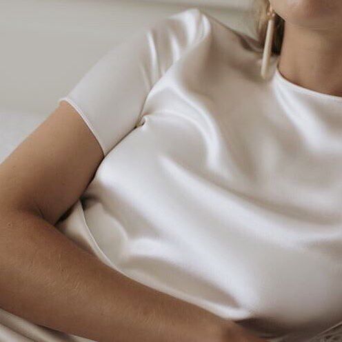 whatcouldiwear's tweet photo. MODERN DAY SILK BLOUSE
Women's short sleeved cream t-shirt in stretch silk ❤️

#versatile #elegant #stretchsilk #silk #blouse #tshirt #womenswear #fashion #styleinspiration #streetstyle #work #office #casual #trends #styleblogger #fashionista #fashionblogger #SouthAfrica #love https://t.co/Y2sXhb5RwD