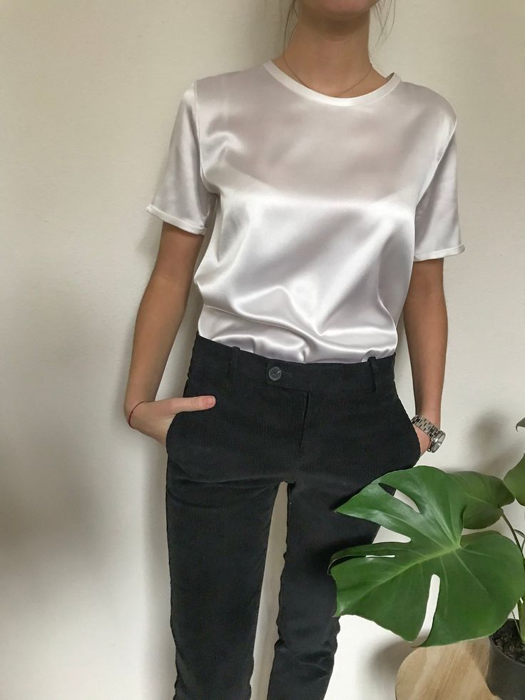 whatcouldiwear's tweet photo. MODERN DAY SILK BLOUSE
Women's short sleeved cream t-shirt in stretch silk ❤️

#versatile #elegant #stretchsilk #silk #blouse #tshirt #womenswear #fashion #styleinspiration #streetstyle #work #office #casual #trends #styleblogger #fashionista #fashionblogger #SouthAfrica #love https://t.co/Y2sXhb5RwD