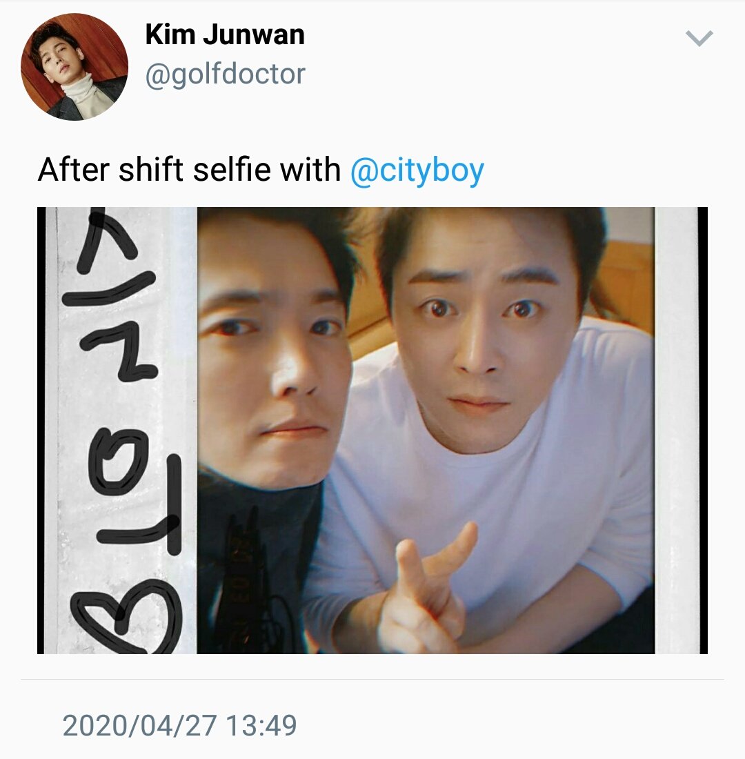 26. Ikjun supporting Seokhyeong and Junwan as a selca master.*Same date as above.*