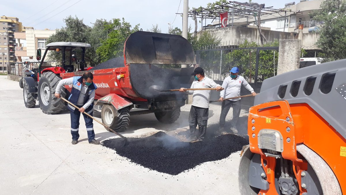 kadirlibel's tweet photo. Belediyemiz Fen İşleri Müdürlüğü ekiplerimzi tarafından Mahallelerimizde yol bakım ve onarım çalışmaları devam ediyor. https://t.co/Nu0ZBhjert