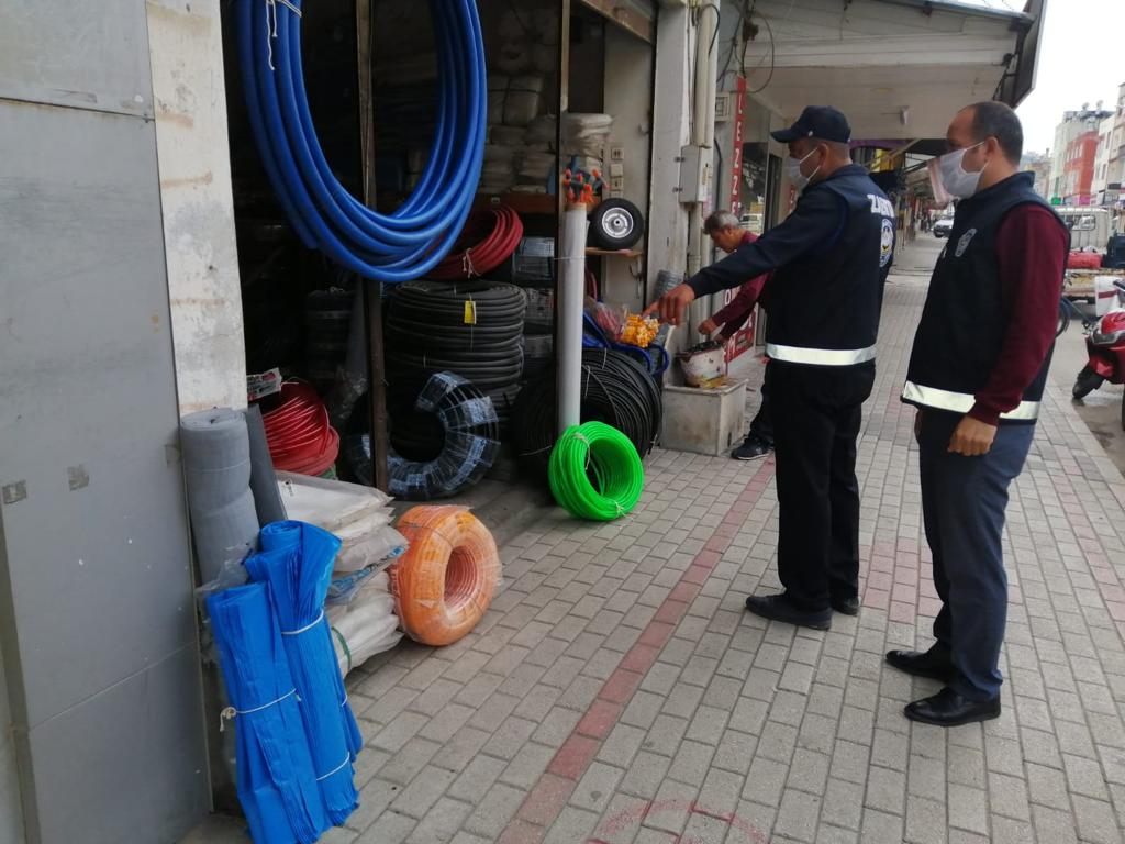 kadirlibel's tweet photo. Belediyemiz Zabıta Müdürlüğü ekiplerimiz tarafından Andırın Caddesinde sosyal mesafe ve Kaldırım işgali denetimleri aralıksız devam ediyor. https://t.co/xc3BBRaPUS