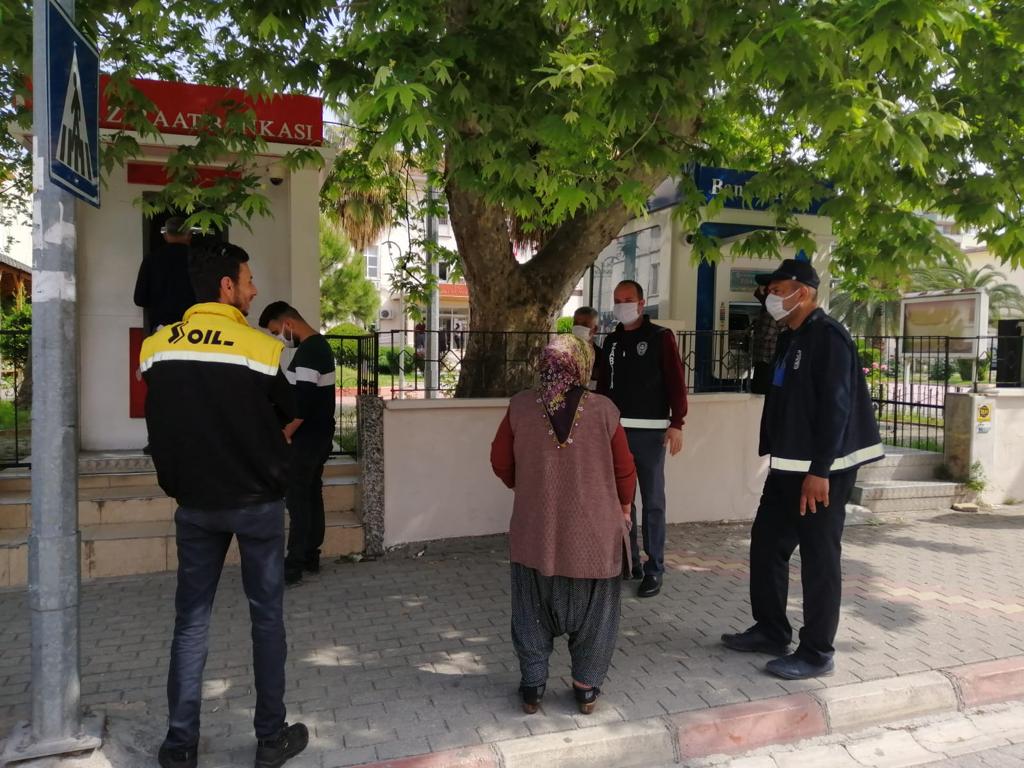 kadirlibel's tweet photo. Belediyemiz Zabıta Müdürlüğü ekiplerimiz tarafından Andırın Caddesinde sosyal mesafe ve Kaldırım işgali denetimleri aralıksız devam ediyor. https://t.co/xc3BBRaPUS