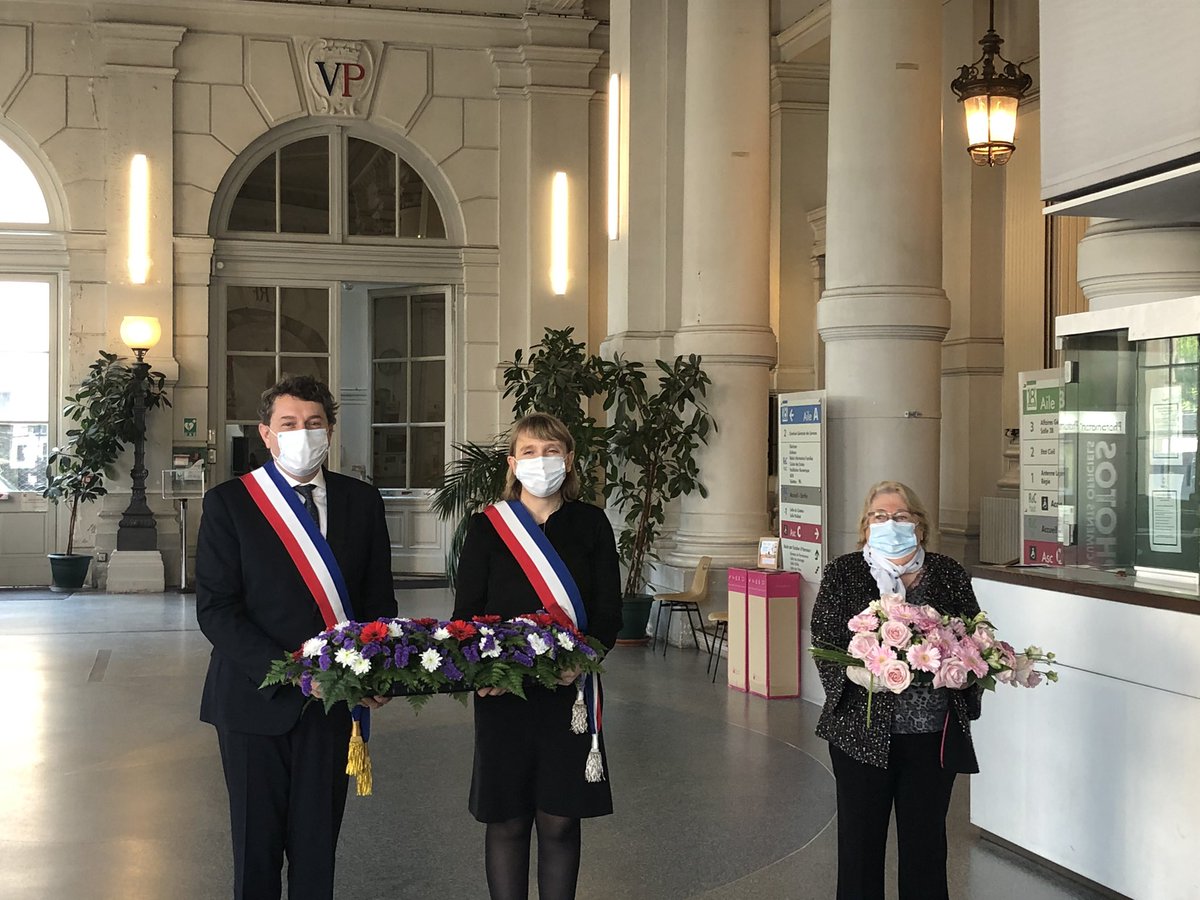 EricLejoindre's tweet photo. Avec @carine_rolland nous nous sommes recueillis à la @mairie18paris au nom des élu.e.s de la municipalité de #Paris18 et de l’#AMEJD en mémoire des victimes de la déportation. Nous n’oublions pas, nous n’oublierons jamais. https://t.co/S6PV2x67Ea