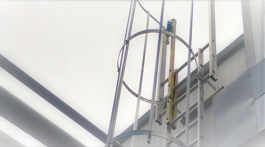 adl_seguridad's tweet photo. ¿QUE SOLUCIÓN EN ALTURA ECONÓMICA EXISTE PARA ESCALERAS FIJAS O ESTRUCTURAS?
Un #Retráctil conforme a une #EN360 + anclaje conforme a une #EN795 CLASE A #TrabajosEnAltura #PRL #RiesgoCero #0Accidentes #EscaleraDeGato #EscaleraVertical https://t.co/PTHhWUd6aP https://t.co/K6VTTwi7LL