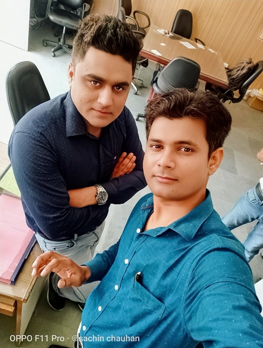 iamSRChauhan's tweet image. My entry for #BlueTwitter 💙
#cleanshave 🙈🤦‍♂️