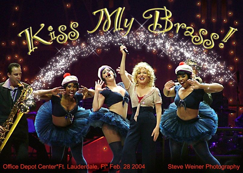 BootlegBette's tweet photo. Video: Bette Midler - Kiss My Brass Concert (New York 2004) + Bonus Material | BootLeg Betty 

 #BetteMidler #BootlegBettyDotCom #Video #KissMyBrass  #TenterfieldSaddler #Audio 

https://t.co/wgLM4f92tp https://t.co/Ht1gK88YG8
