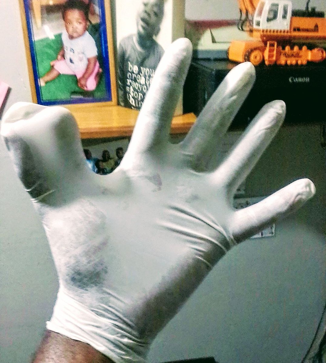 thabangmabitse6's tweet photo. #cubandoctorsOh #Fingers?...You know the glove won't fit!π...now the healthcare and government are forced to buy me six fingers surgical glovesπ€...
#COVIVI-19
#Covid19SA
#cubandoctors
#lockdownhustle #sabcnews
#SouthAfrica
#LockdownDay31 https://t.co/6KIIazxVph