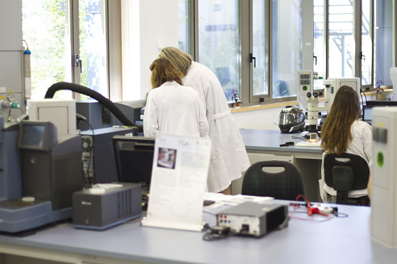 FIDAMC_'s tweet image. Investigadores de #FIDAMC publican un artículo científico en el @HeliyonJournal 

📰 El artículo se ha centrado en la producción industrial de materiales #nanocompuestos formados por nanoplaquetas de #grafeno y PEEK

fidamc.es/noticias/Artic…