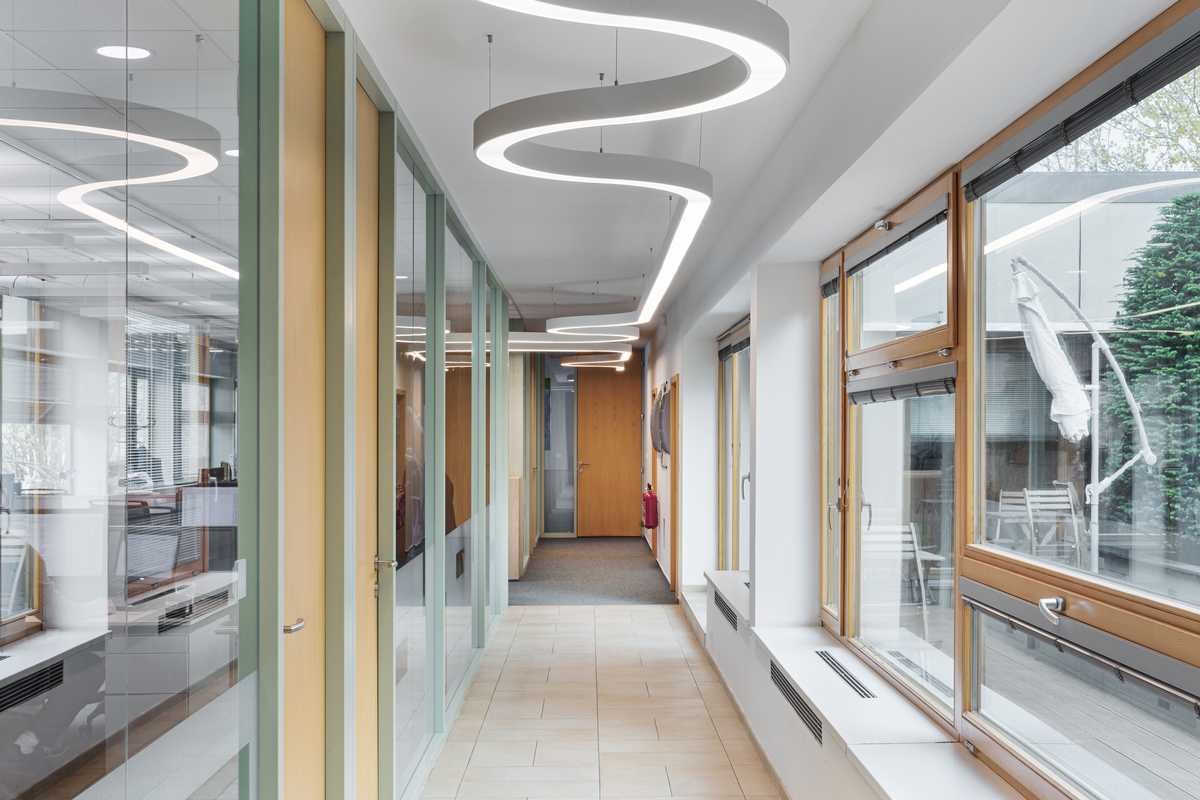 HALLALighting's tweet photo. There are many places to place our #Flumo-S system luminaire. Its design can enliven any room or corridor. Many visitors will look up to see it. #Flumo-S dominates other luminaires not only in its design but also in technical terms.
https://t.co/ZFOzcZQf3a https://t.co/x6oYizpVoI