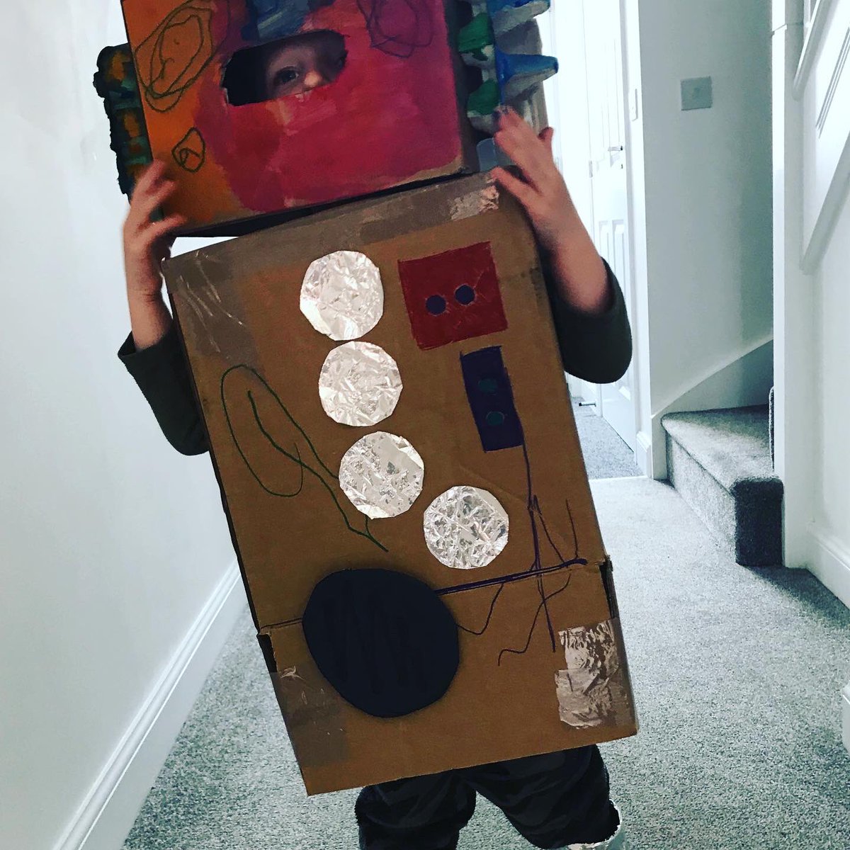 anpheb's tweet photo. @buttonsdaycare We made a robot 🤖 https://t.co/kdMhqxA99j