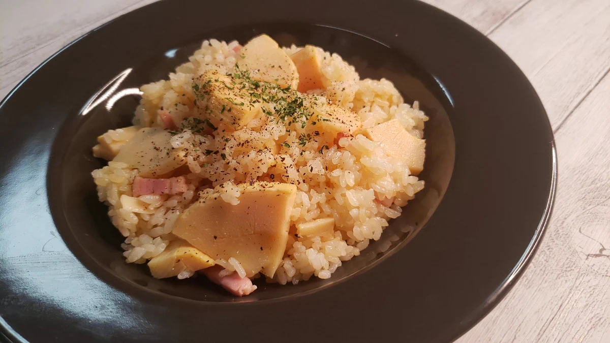 炊飯器でラクラク！筍の炊き込みバター醤油ピラフ‼