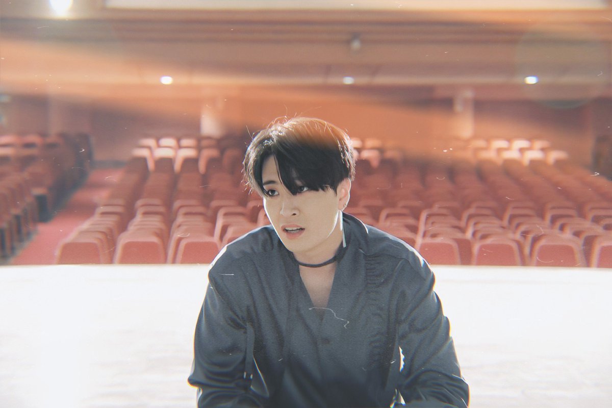 septemberblue_'s tweet photo. One day we will see him perform in a musical in a large theater 🌙
#YOUNGJAE #영재
#GOT7 #갓세븐 @GOT7Official
#IGOT7 #아가새
#GOT7_DYE
#GOT7_NOTBYTHEMOON https://t.co/0C2lNMZZmL