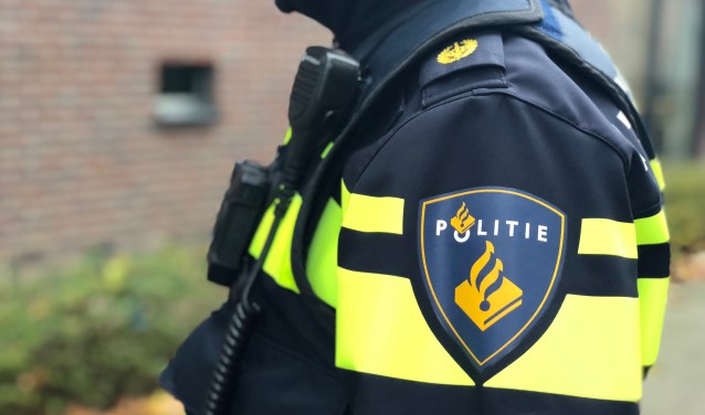 Politie zoekt getuigen van mishandeling in Amersfoort [AMERSFOORT] De politie Amersfoort vraagt getuigen van een mishandeling op de rotonde aan de Eemlaan zich te melden. Het incident vond zondagavond rond 21.00 uur plaats...