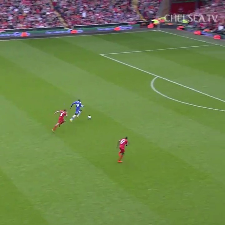 في مثل هذا اليوم من 12 عامًا. كان ليفربول على وشك الفوز بلقبهم الأول في الدوري الإنجليزي الممتاز.. ... ثم حدث هذا 