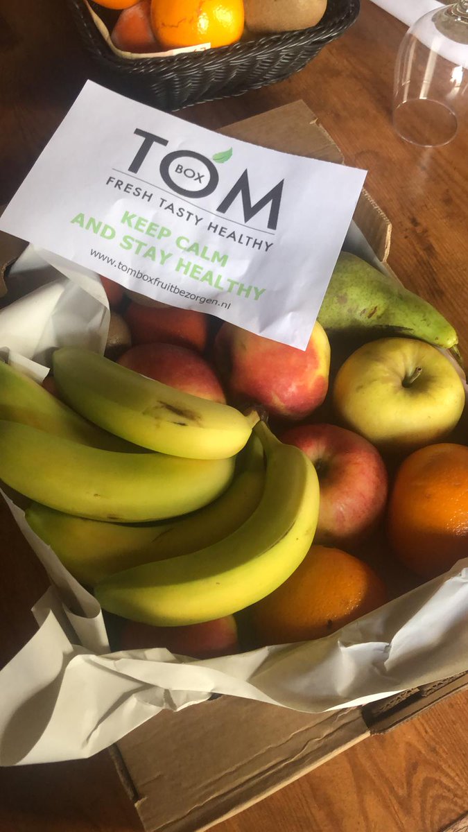 bubblefishnl's tweet image. We hebben het Bubblefish Team verrast met een fruitbox 😊Thuisbezorgd bij onze medewerkers door @tomboxfruitbezorgen. 
Fijne Koningsdag! 👑👑
#stayhealthy #koningsdag #stayinside #digitalagency #digitallife #bubblefish
