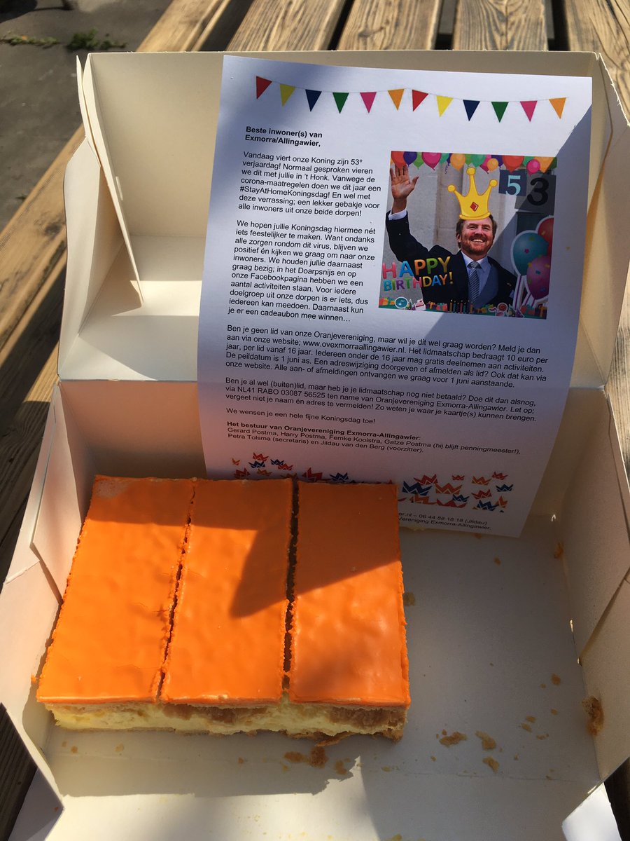 xPauline's tweet photo. Toch een heuse feestdag in #Exmorra en #Allingawier waar de Oranjevereniging alle inwoners op een oranje tompouce trakteert en deze bij iedereen thuis heeft afgeleverd!
😄🧡
#koningsdag2020
#oranje
#LangLeveDeKoning
#oranjeboven
@SWFryslanNL https://t.co/azSPkWKYkj