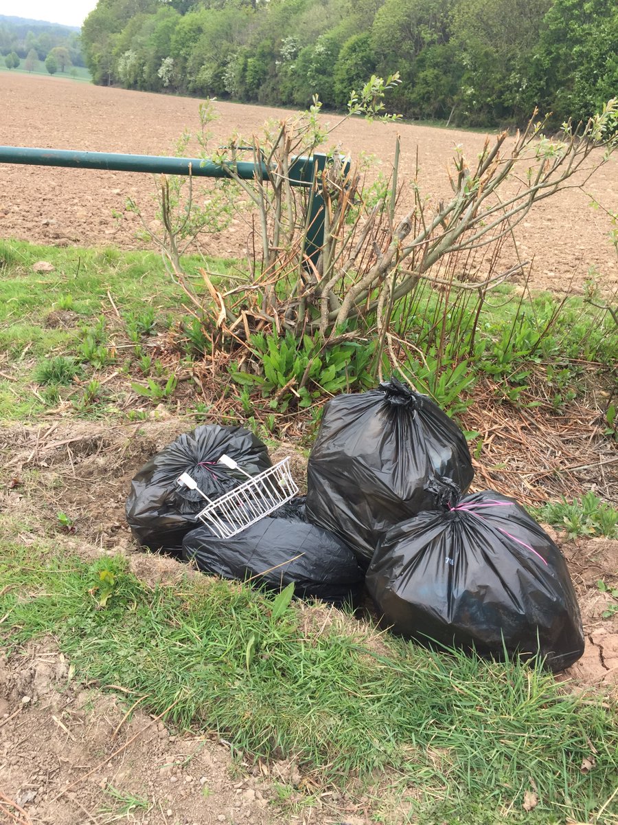 Lovely email this morning! 2 Doncaster cyclists whilst out in the Firbeck Rotherhamarea had seen an amount of litter. So over the weekend they used their 1 hour exercise over 2 days to litter pick the rural area (using pickers) A pleasure to remove <a href="/RMBCPress/">Rotherham Council</a> thank you so much