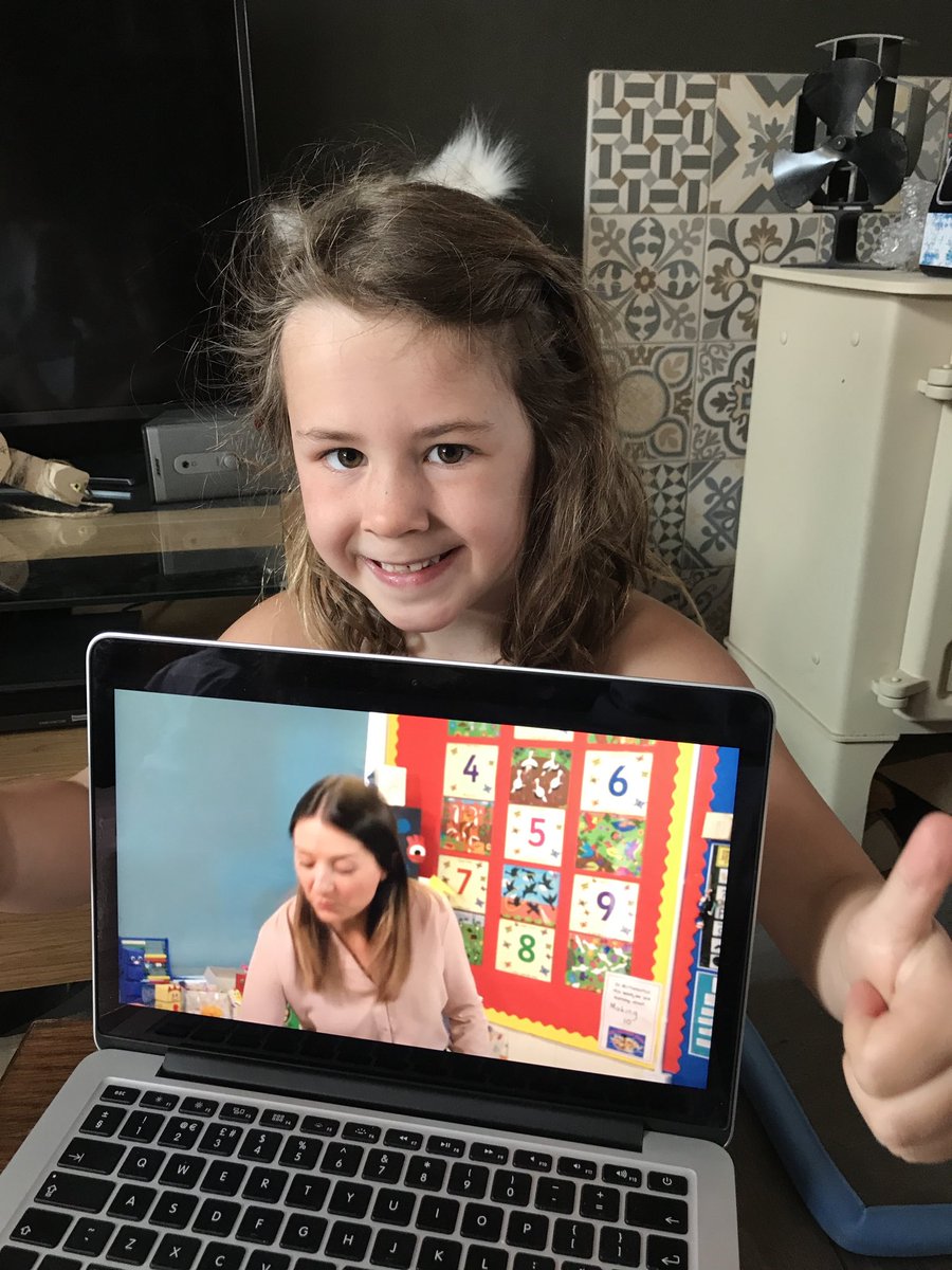 DebBeebuzz's tweet image. Loving watching her teacher ⁦@littlesub75⁩