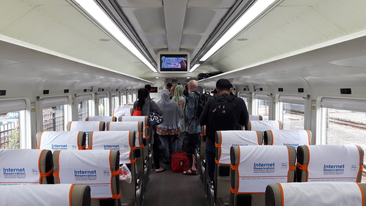 Okay, selingan dikit. Karena mulai 2018 ini penampakan GoPar berubah jadi tampilan skrg, gue bakal sekalian ngebahas soal fasilitas yg ada di tiap kelasnya.Lanjut...